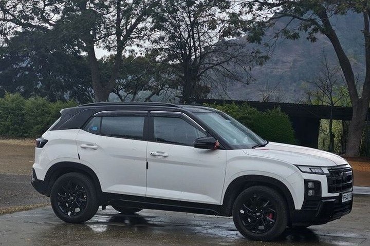 Pokhara naar Kathmandu Privétour met luxe auto en jeep