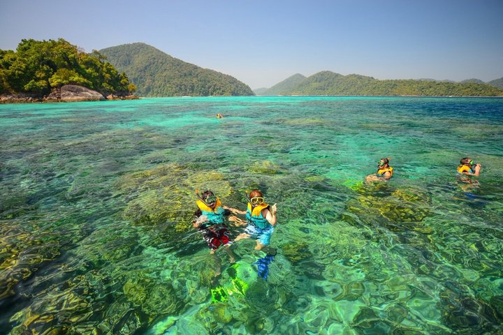 Tour in catamarano premium per le isole Phi Phi e Maya Bay da Phuket