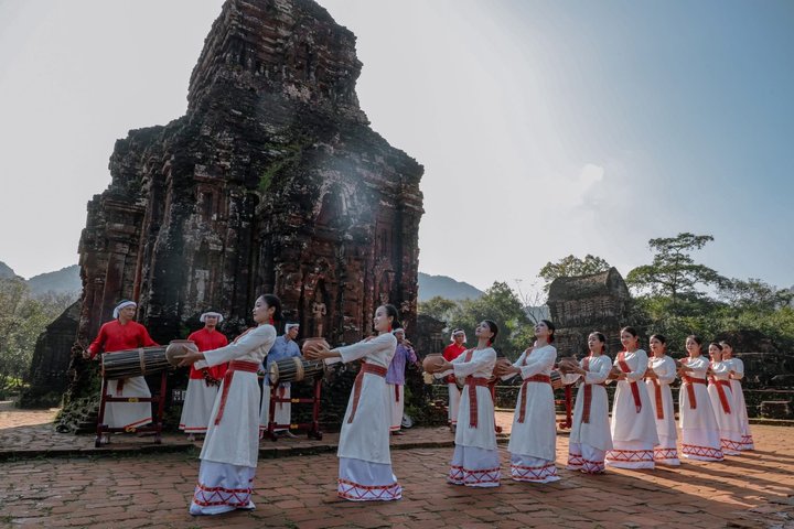 Coche privado Da Nang : Puente Dorado, Montañas de Mi Hijo & Mármol