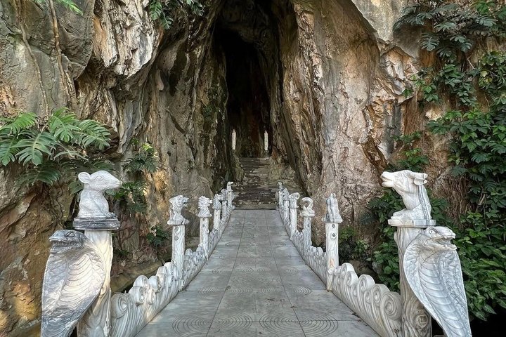 Coche privado Da Nang : Puente Dorado, Montañas de Mi Hijo & Mármol