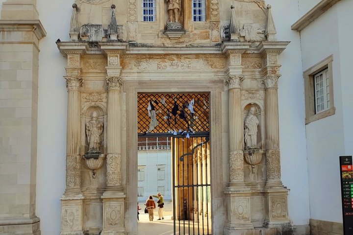 Tur i Coimbra universitet och Joanina-biblioteket + Biljetter