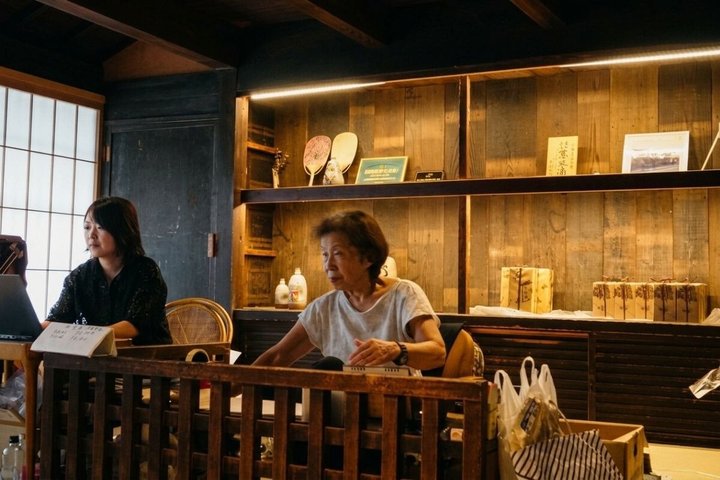 Inuyama Süß-Sake-Verkostung & individuelle Abfüllung aus Nagoya