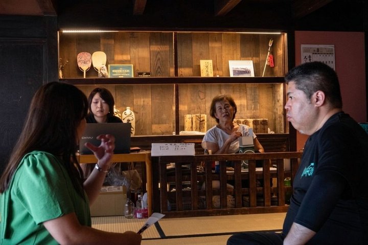 Inuyama Süß-Sake-Verkostung & individuelle Abfüllung aus Nagoya