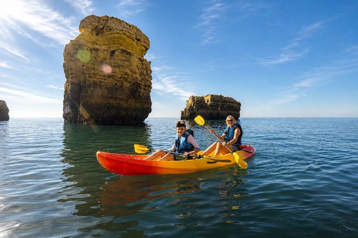 Albufeira : Grotte marine e spiagge nascoste Tour guidato in kayak