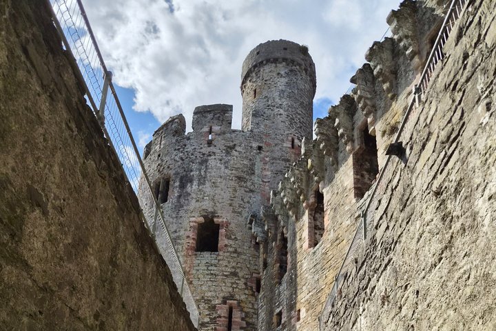 Open groepsrondleiding door Conwy Castle met een officiële gids