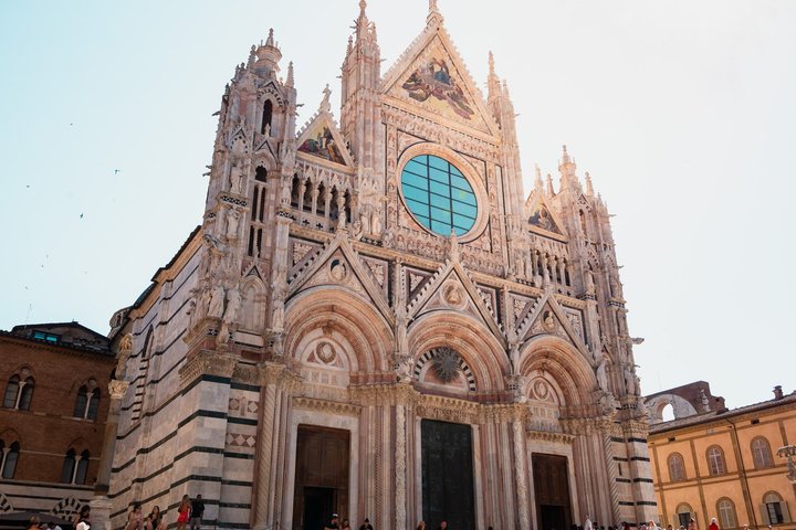 Pisa, Siena, San Gimignano met lunch en wijnproeverij bij een wijnmakerij