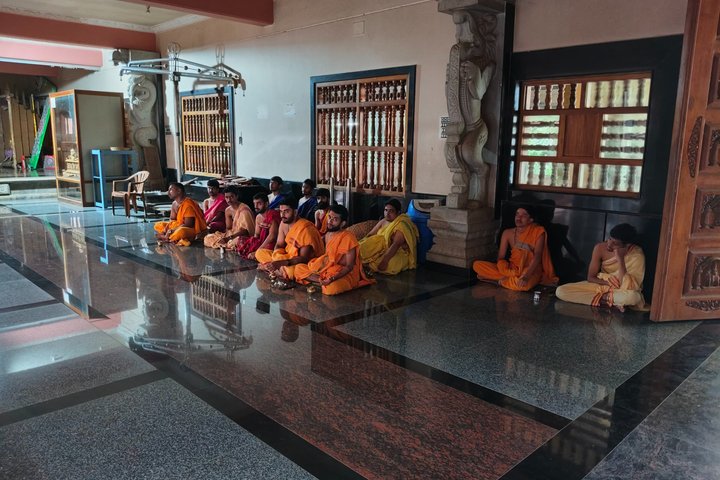 7Day Karnataka Tour Weavers Jasmine Farmers Fishermen and Priest