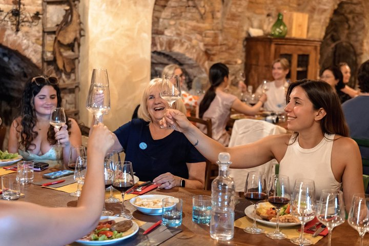 San Gimignano, Siena, Monteriggioni : Tour totalmente acompañado, almuerzo y cata de vinos