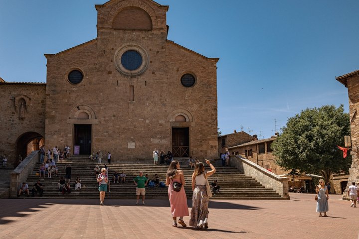 San Gimignano, Siena, Monteriggioni : Tour totalmente acompañado, almuerzo y cata de vinos