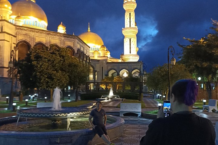 Temps fort de Bandar privé, village aquatique et visite nocturne