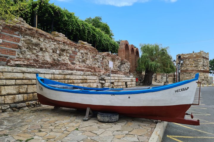 Nessebar: Audioguida Tour Nessebar con visita alla Cantina