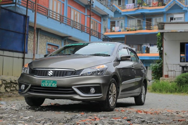 Pokhara naar Kathmandu Privétour met luxe auto en jeep