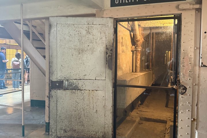 Tour interior de Alcatraz con ferry, audio gratuito y opción nocturna