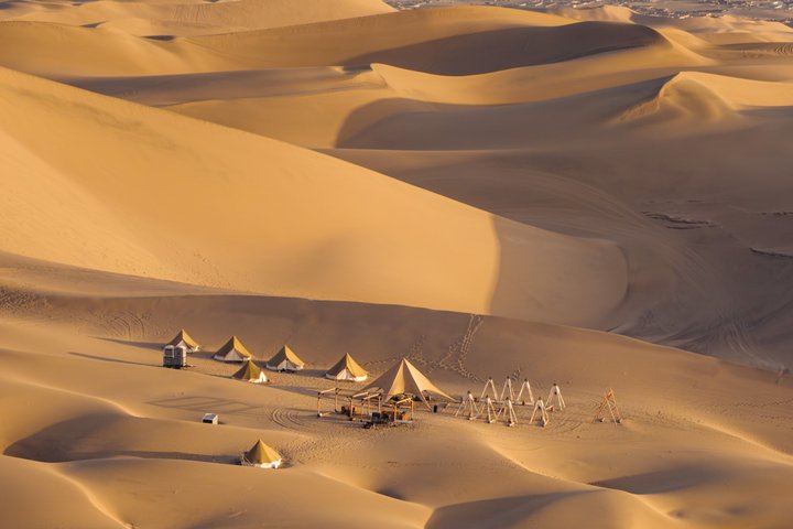 Duna Camp Desert Glamping i Huacachina med buggy och sandboarding