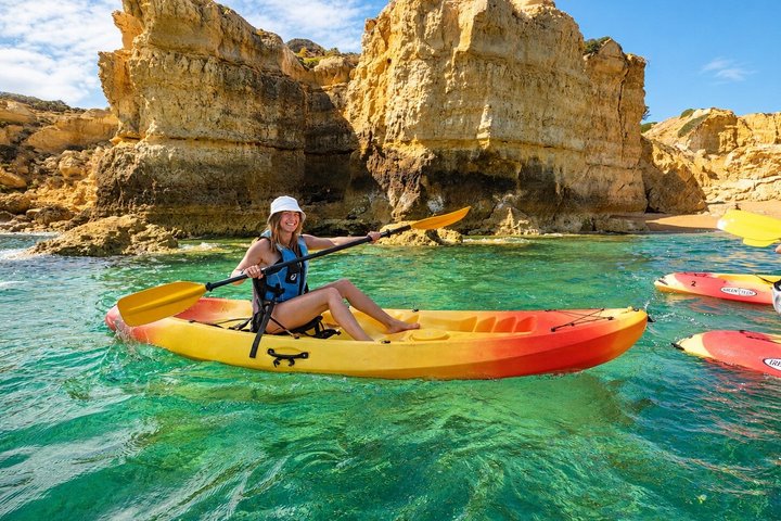 Albufeira : Grotte marine e spiagge nascoste Tour guidato in kayak
