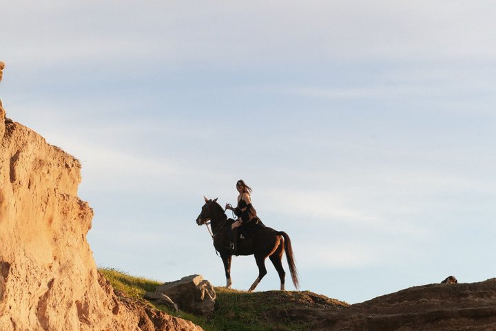 Paseo a caballo con vista al océano al amanecer en Mar del Plata