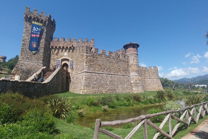 6 hour Luxury Sedan / SUV Private Wine Tour Napa or Sonoma Valley