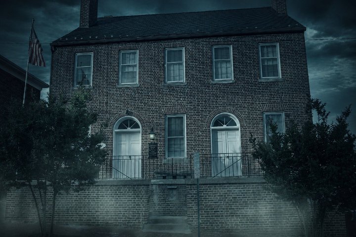 Visite fantôme d'Halloween à Fredericksburg avec accès maçonnique exclusif