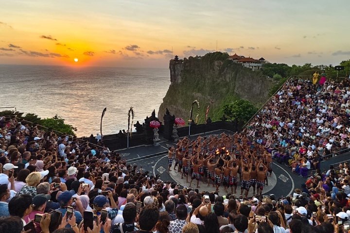 Kecak Fire Dance billet og Uluwatu solnedgang tur inkluderet