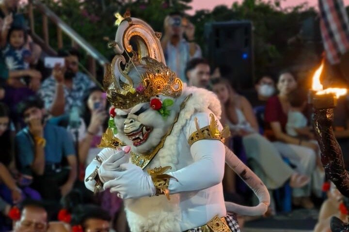 Kecak Fire Dance billet og Uluwatu solnedgang tur inkluderet