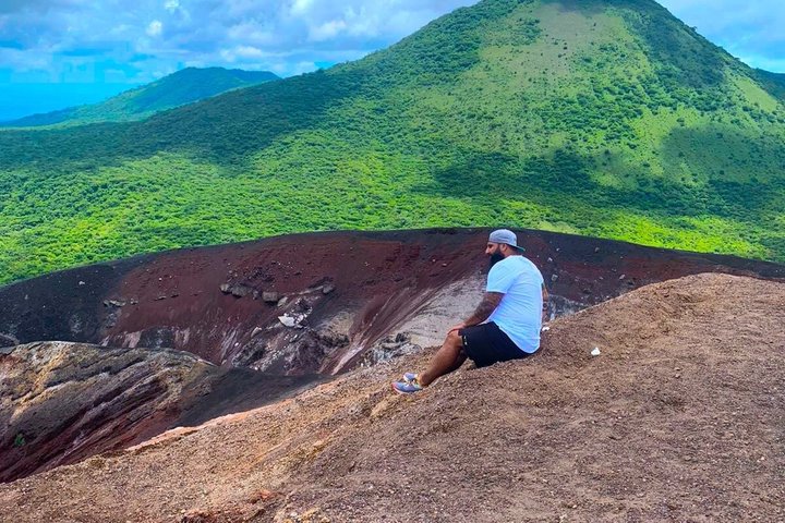 Cerro Negro Volcano and Leon City VIP experience