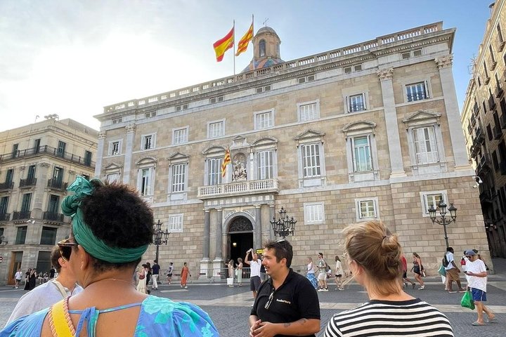 Barcelona: Wine and Tapas Pairing Experience