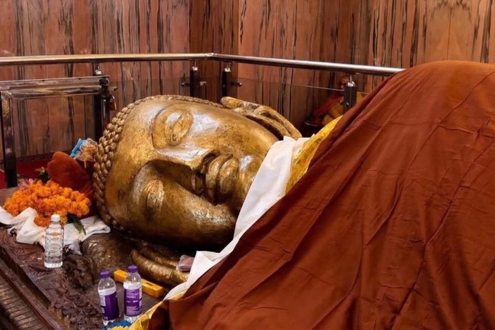 Tour privado guiado por Kushinagar con el Templo de Mahaparinirvana