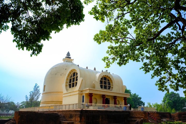 Tour privado guiado por Kushinagar con el Templo de Mahaparinirvana