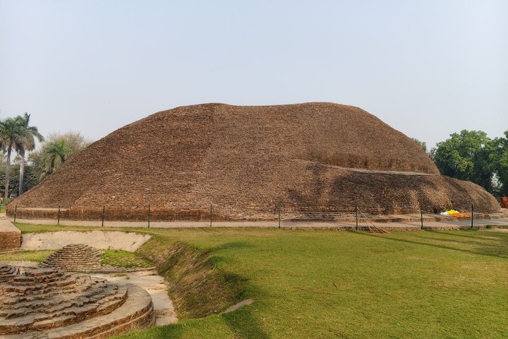 Tour privado guiado por Kushinagar con el Templo de Mahaparinirvana