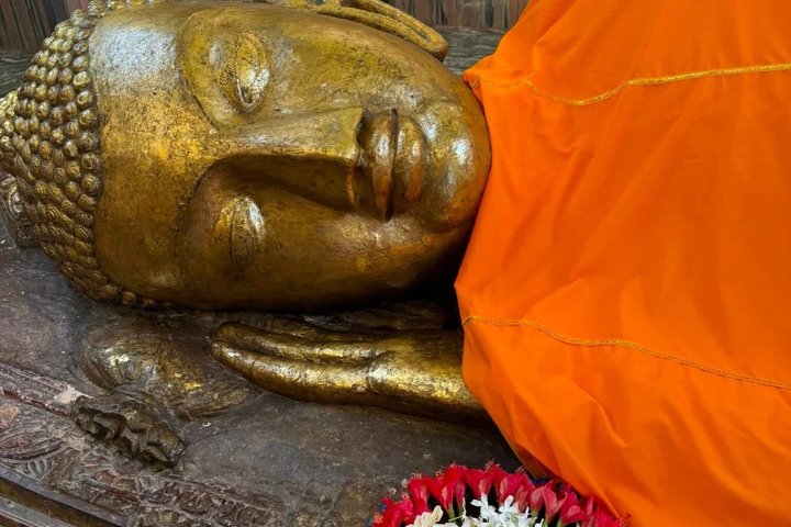 Tour privado guiado por Kushinagar con el Templo de Mahaparinirvana
