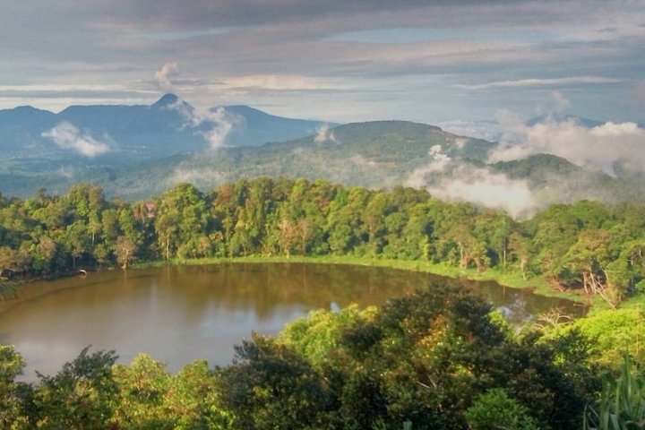 Trekking privado Sulawesi Monte Mahawu y Lokon desde Manado