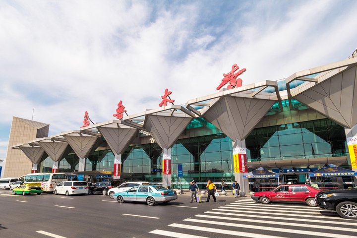 Traslado de llegada privada a Urumqi: del aeropuerto al hotel