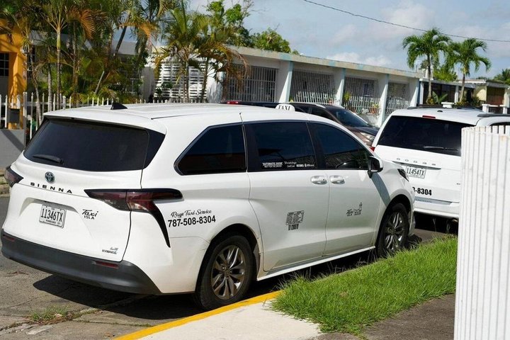 Trasferimento Taxi da San Juan al Terminal Traghetto di Ceiba 14 Passeggeri