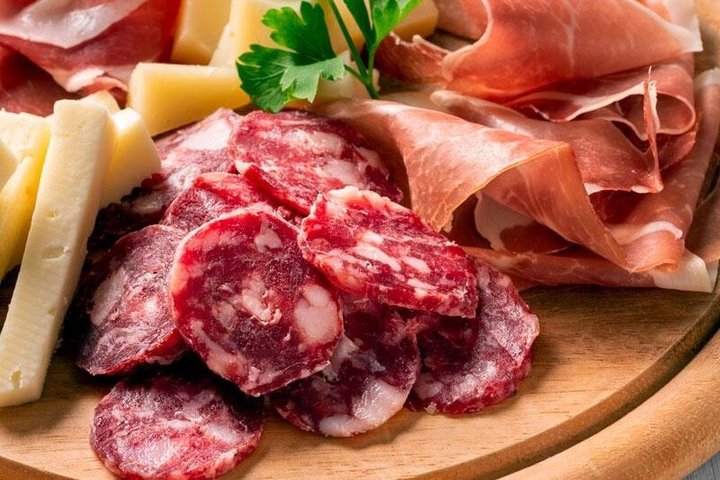 Kastanienernte in der Natur mit Korb & lokaler Food-Verkostung