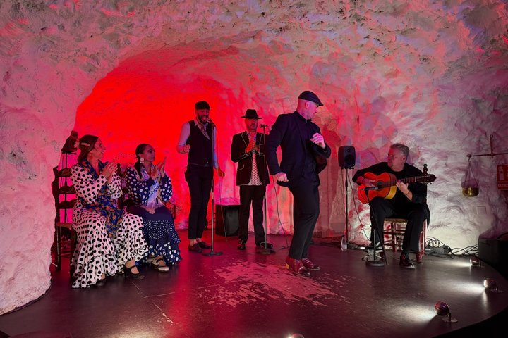 Spettacolo di flamenco in un ristorante grotta a Granada