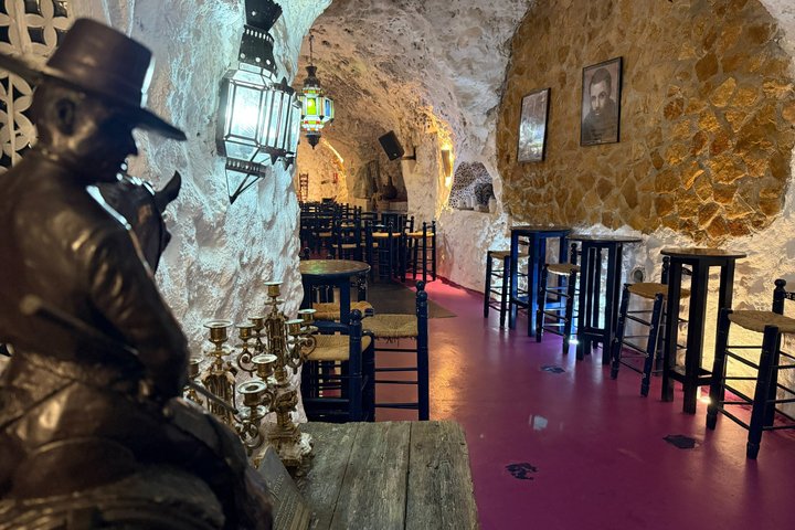 Spettacolo di flamenco in un ristorante grotta a Granada