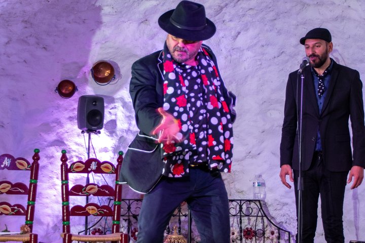 Spettacolo di flamenco in un ristorante grotta a Granada