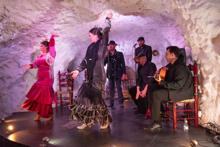 Spettacolo di flamenco in un ristorante grotta a Granada