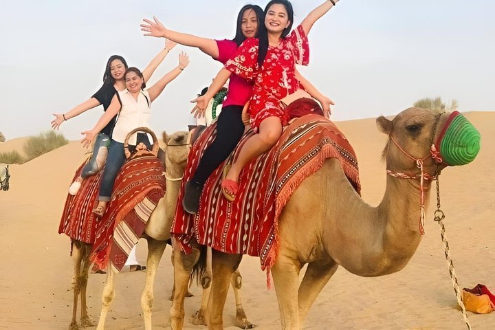 VIP Ørken Safari i Dubai med Quad Bike, Kamel og BBQ Buffet Middag