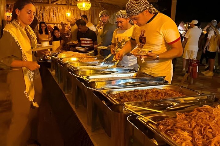 VIP Ørken Safari i Dubai med Quad Bike, Kamel og BBQ Buffet Middag